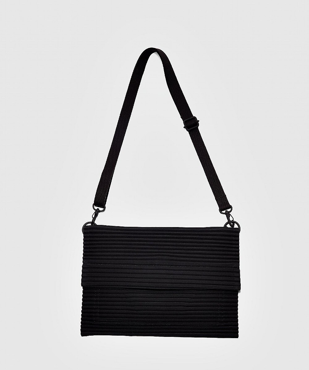 HOMME PLISSE ISSEY MIYAKE SMALL PLEATS BAG | BLACK | SEVENSTORE