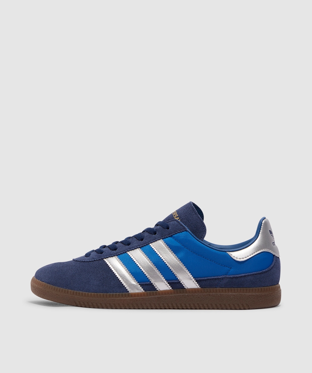 adidas universal