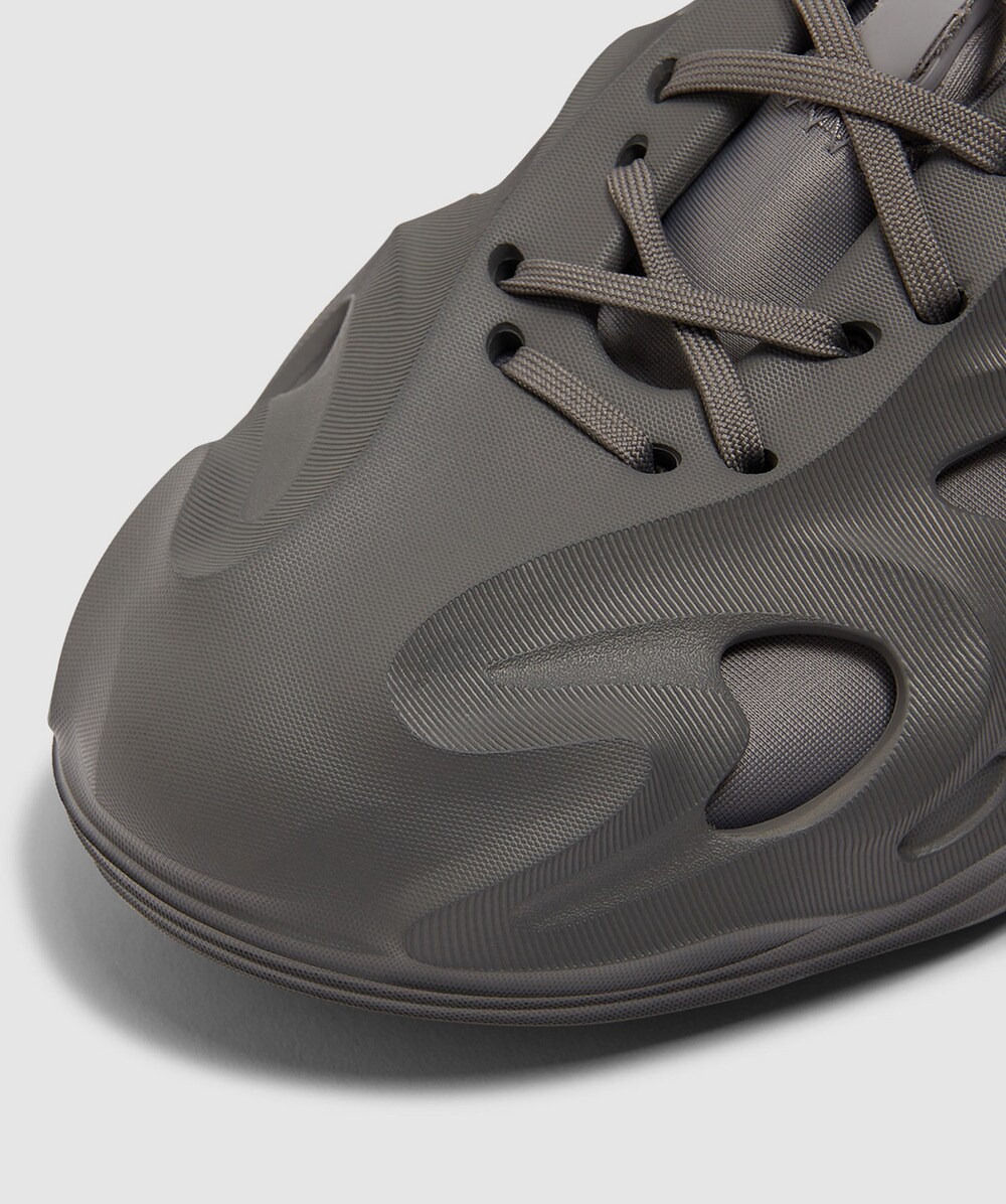 adifom quake black
