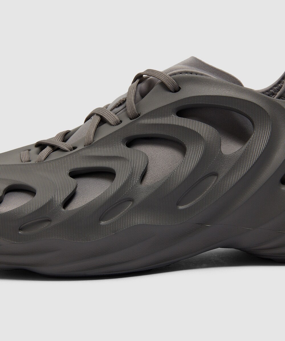 adifom quake black