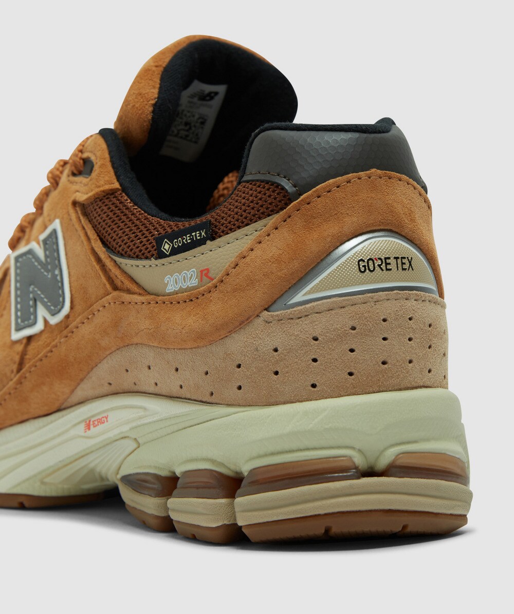 New Balance 2002R gore-tex sneaker | TOBACCO | SEVENSTORE