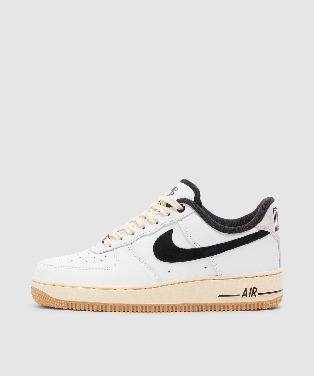 NIKE AIR FORCE 1 WHITE BLACK GUM