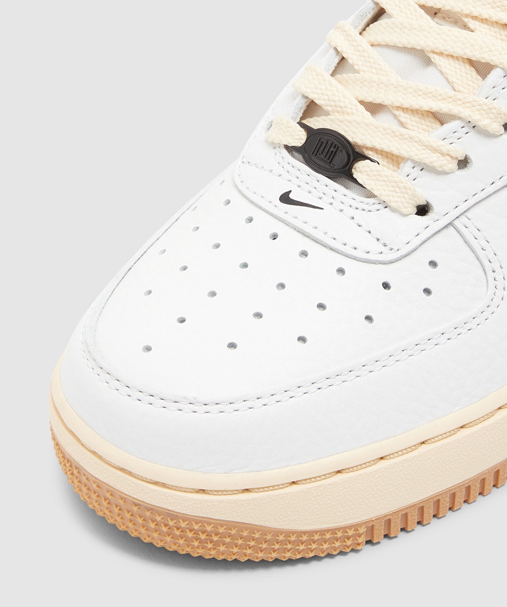 Nike Women's Air Force 1 '07 LV8