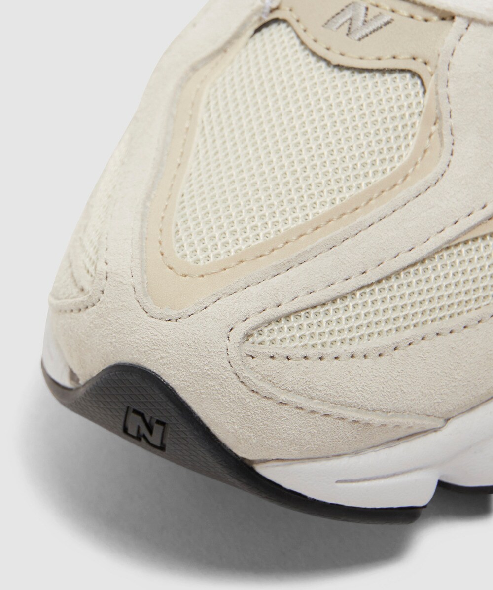 New balance capsule metallic sales sneakers