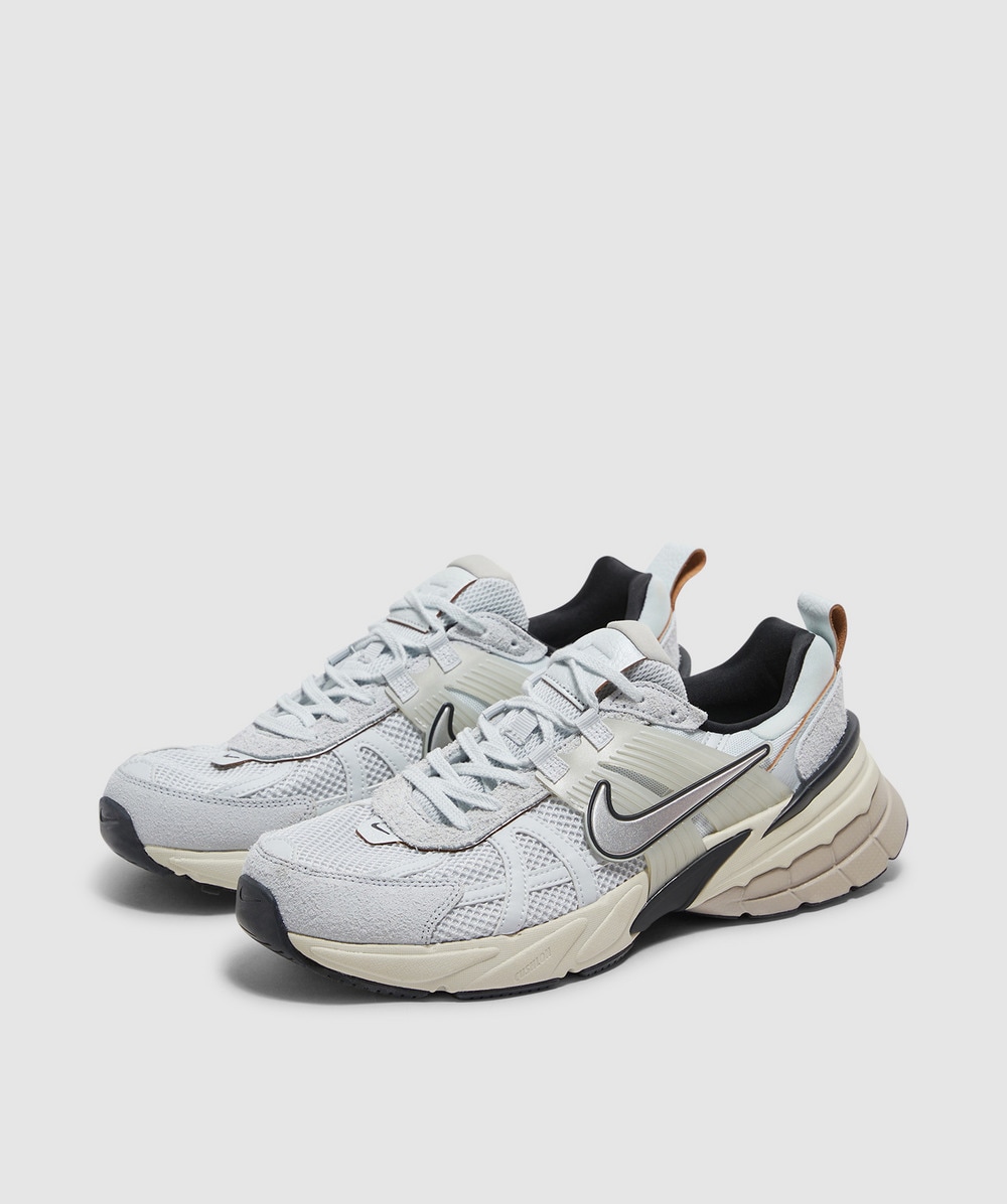 NIKE W V2K RUN PURE PLATINUM/CHROME-PLATINUM TINT 国内発送 Nike V2k run sneaker | PURE PLATINUM/CHROME-PLATINUM TINT