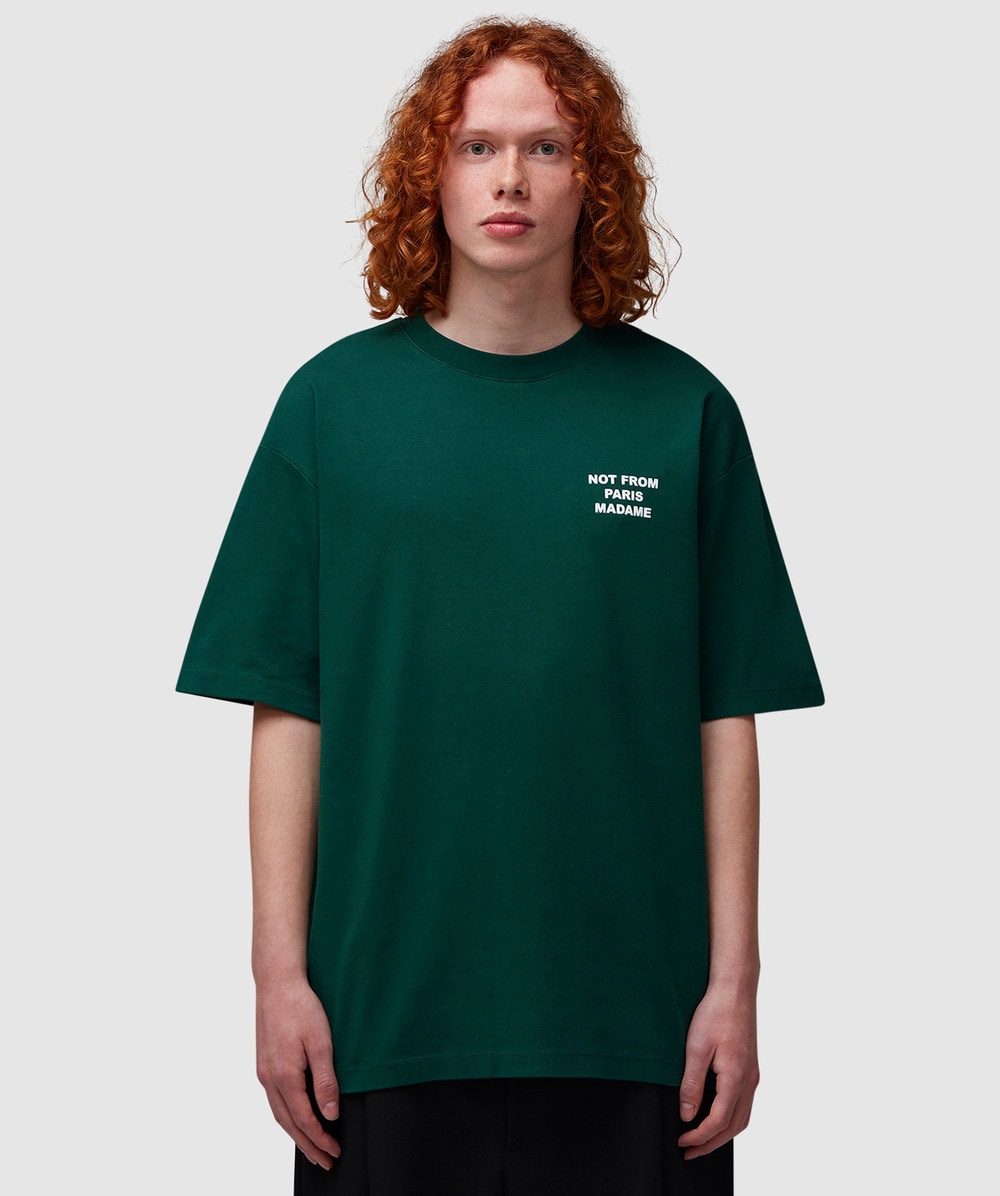 Tシャツ・カットソー DROLE DE MONSIEUR SS25 (TS226 CO002DARKGREEN) Dark Green Cotton Slogan T-Shirt