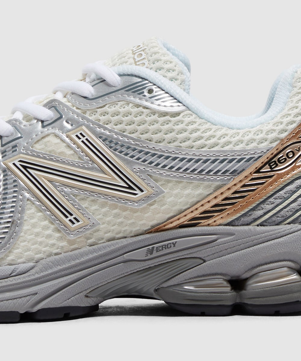 New Balance 860v2 ホワイト/ネイビー/ゴールド New Balance 860v2 - Sea Salt / Gold Metallic – Kith Europe