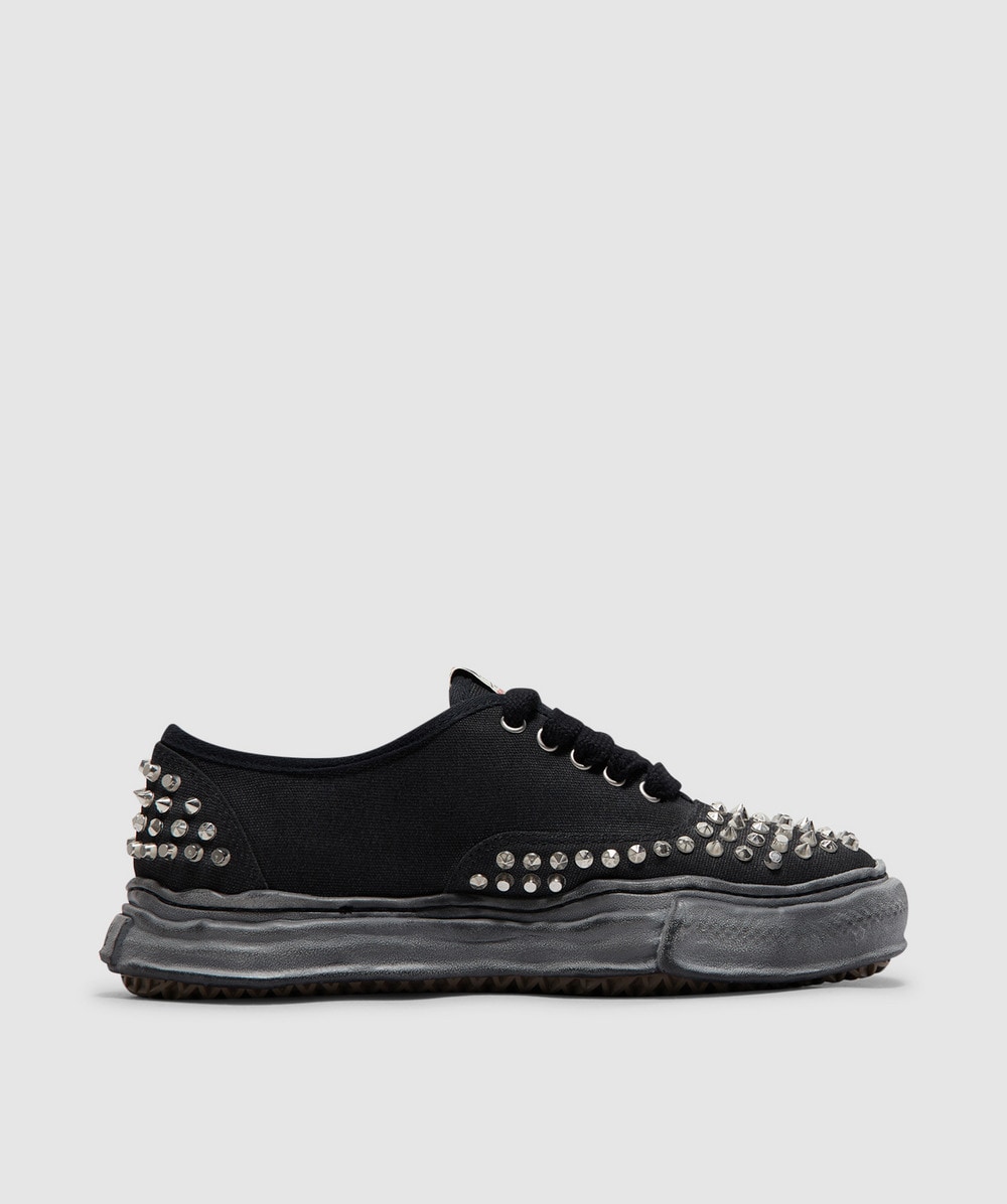 Maison Mihara Yasuhiro Baker og sole studded canvas sneaker