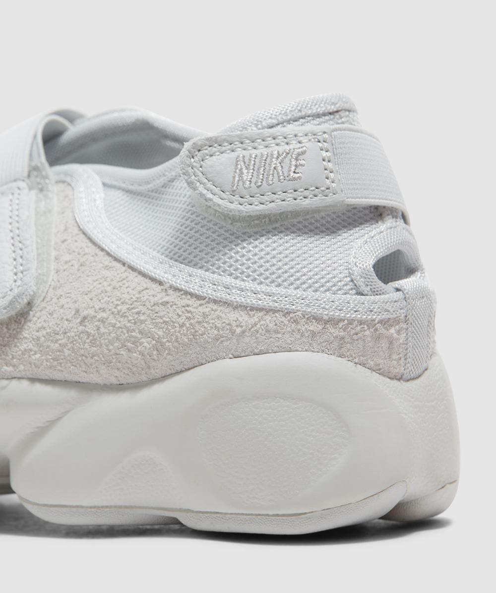 nike rift junior white