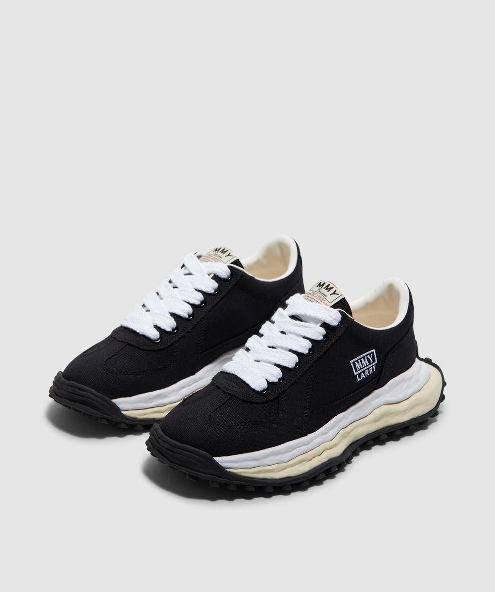 Maison Mihara Yasuhiro Larry low top sneaker | BLACK