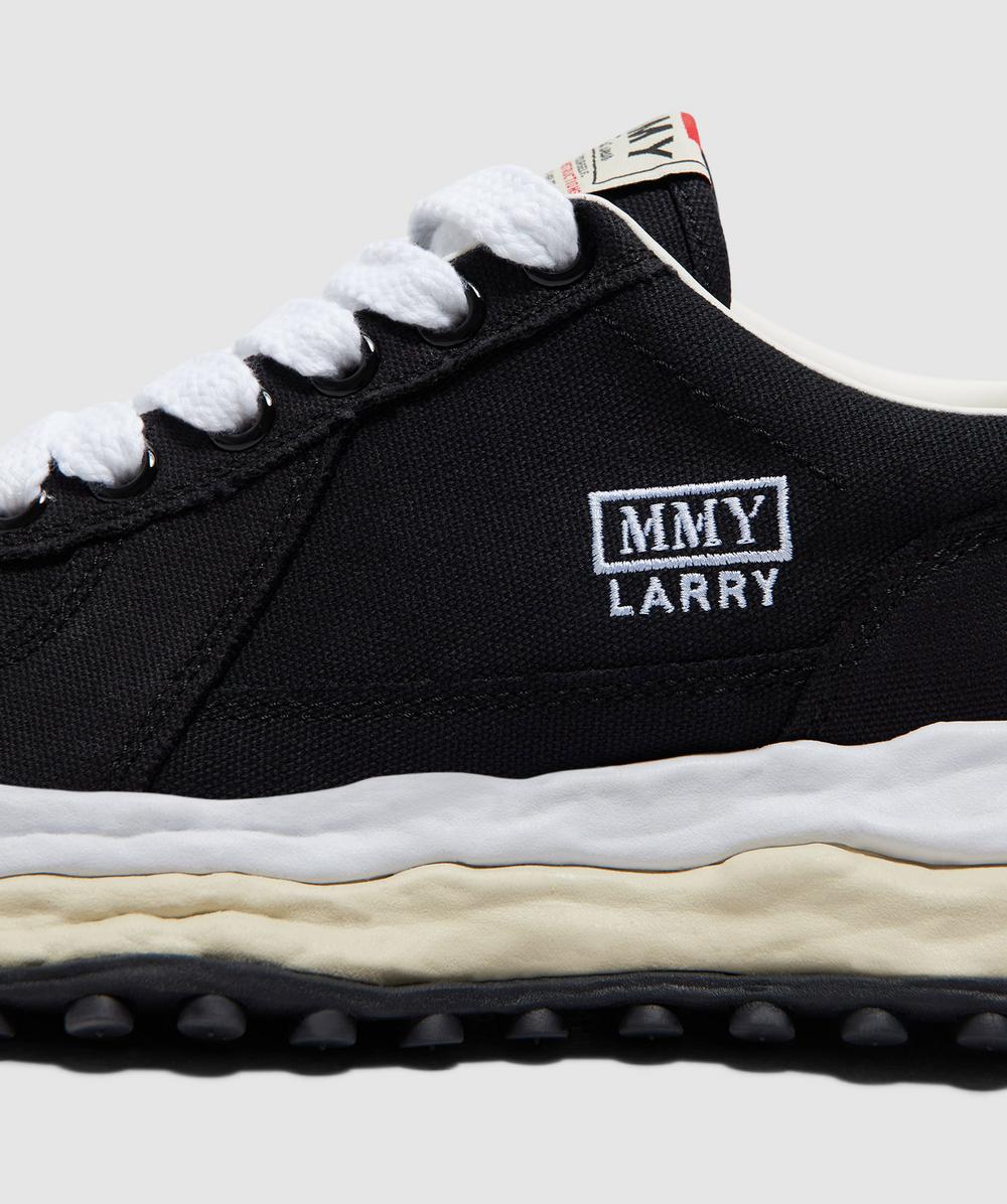 Maison Mihara Yasuhiro Larry low top sneaker | BLACK