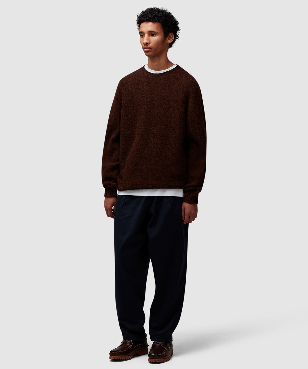 Universal Works Seamless knitted crewneck | COFFEE | SEVENSTORE 
