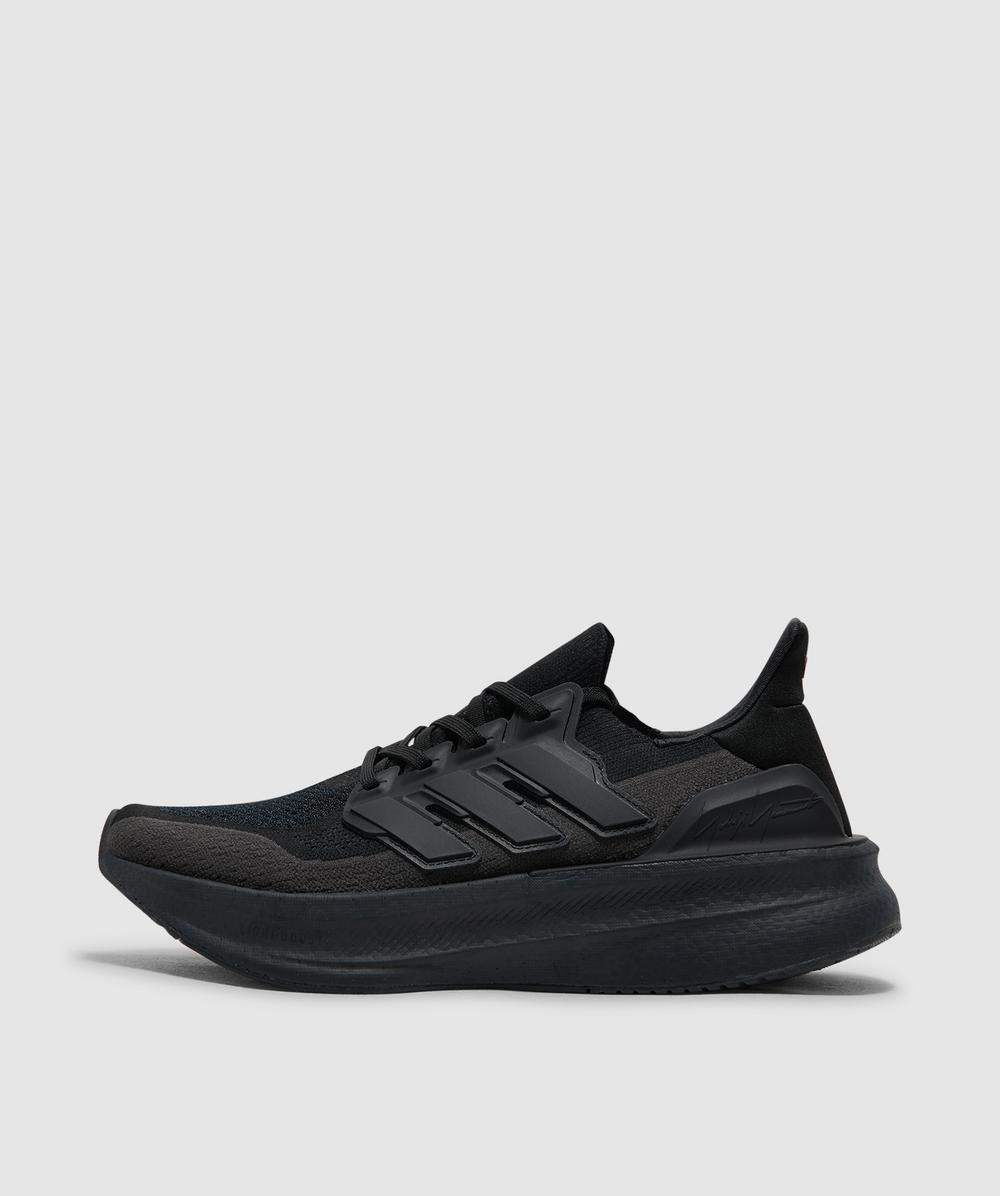 Y-3 Ultraboost 5 Sneaker In Black/black/carbon