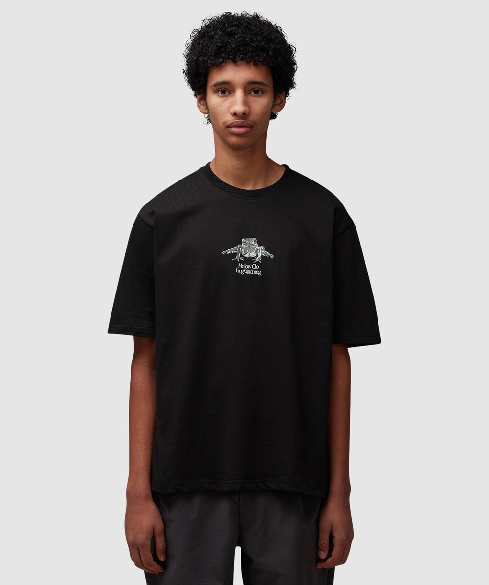 Mellow Clo Frog Watching T-Shirt (Black - S) - Size S, Unisex