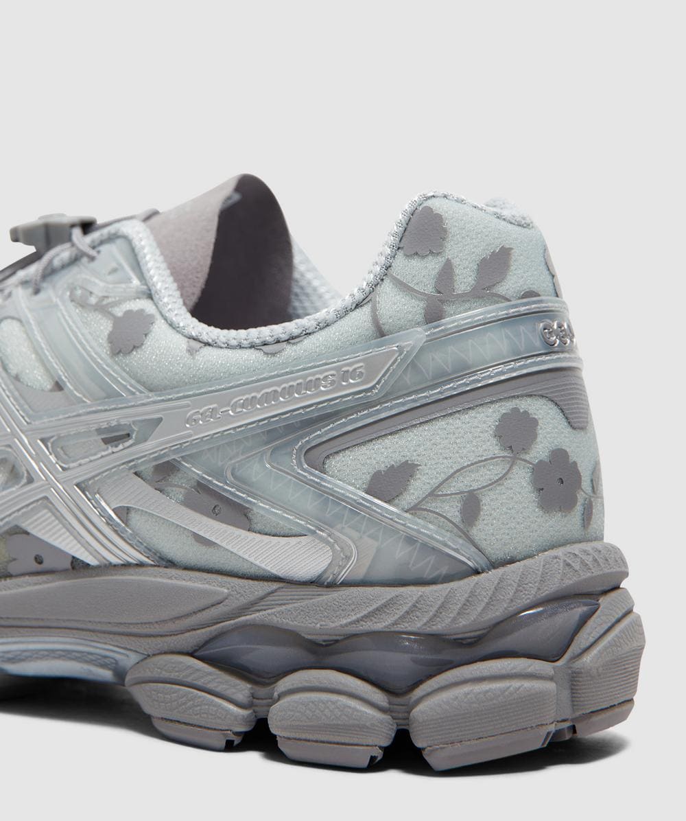 【ASICS x Cecilie Bahnsen】Gel-Cumulus 16 Gray The Cecilie Bahnsen x Asics Gel-Cumulus 16 Floral Pack