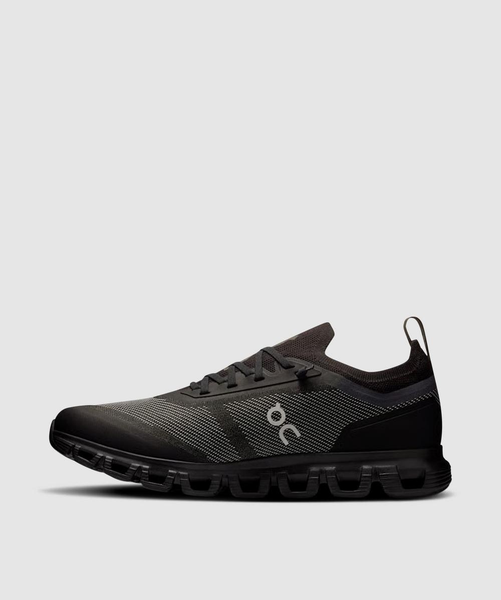 On Cloud 6 Versa Sneaker In Black