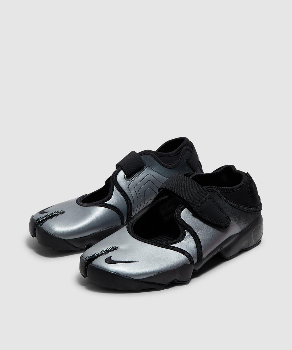 nike toe split shoes