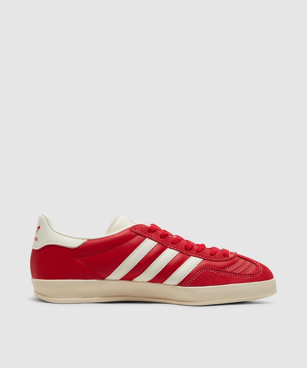 adidas Gazelle Indoor Sneaker (Better Scarlet/Cream White/Gold Met. - 6)