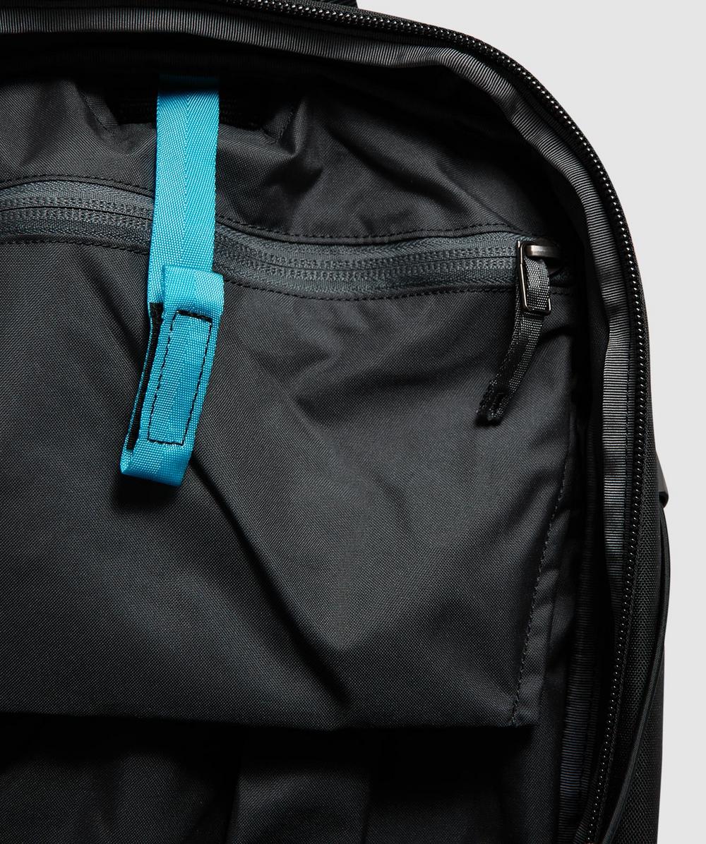 Arcteryx Mantis 16 backpack | BLACK | SEVENSTORE