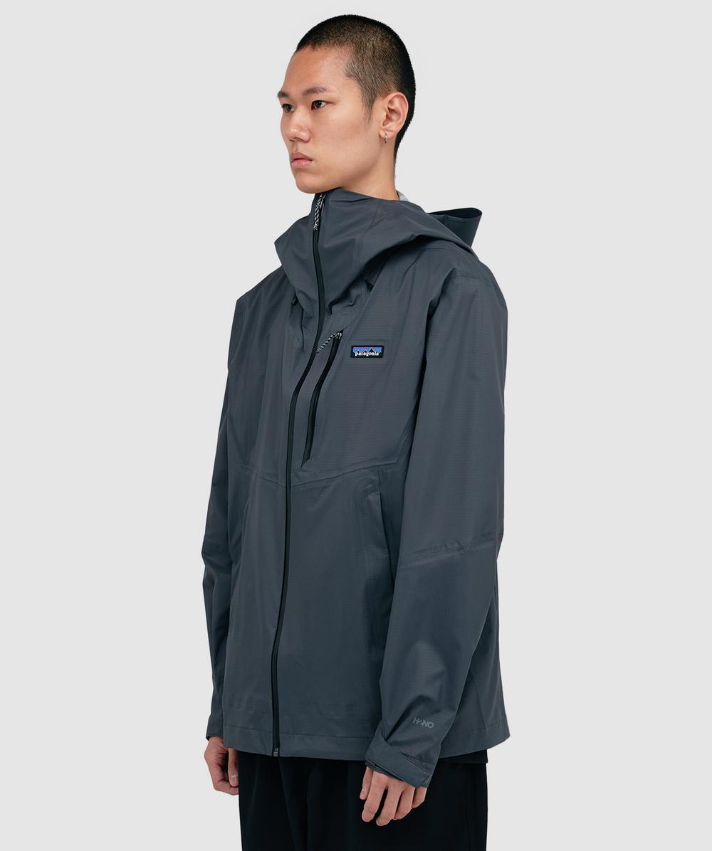 patagonia ダークグレー アウター 40代バイヤーもリアル買い！【パタゴニアの春アウター】なら全天候型で