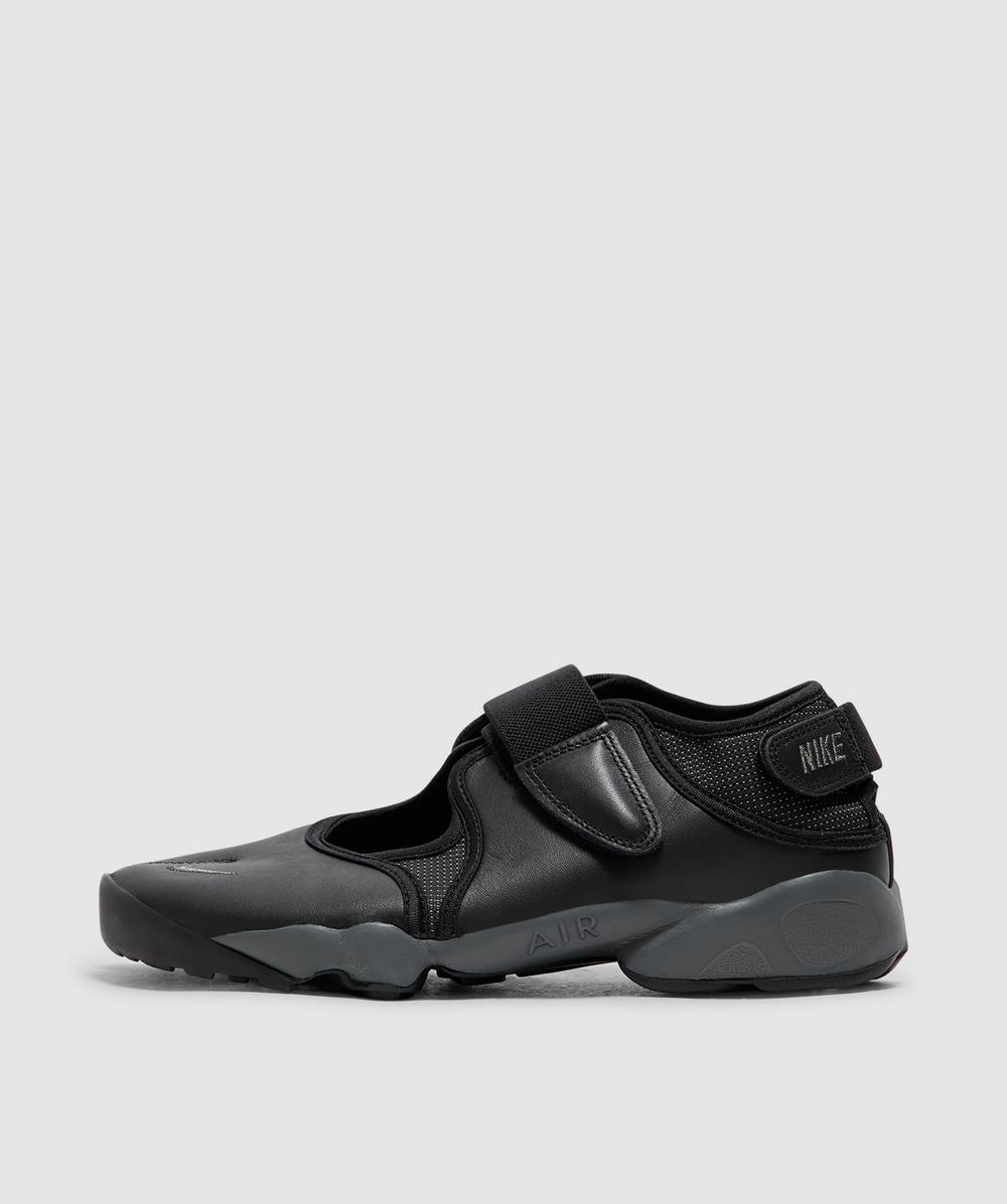 Nike Air Rift Sneaker In Black