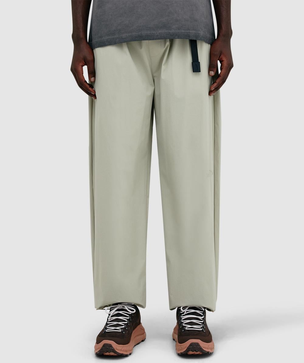 Mellow Clo Everyday Stretch Nylon Pant In Green