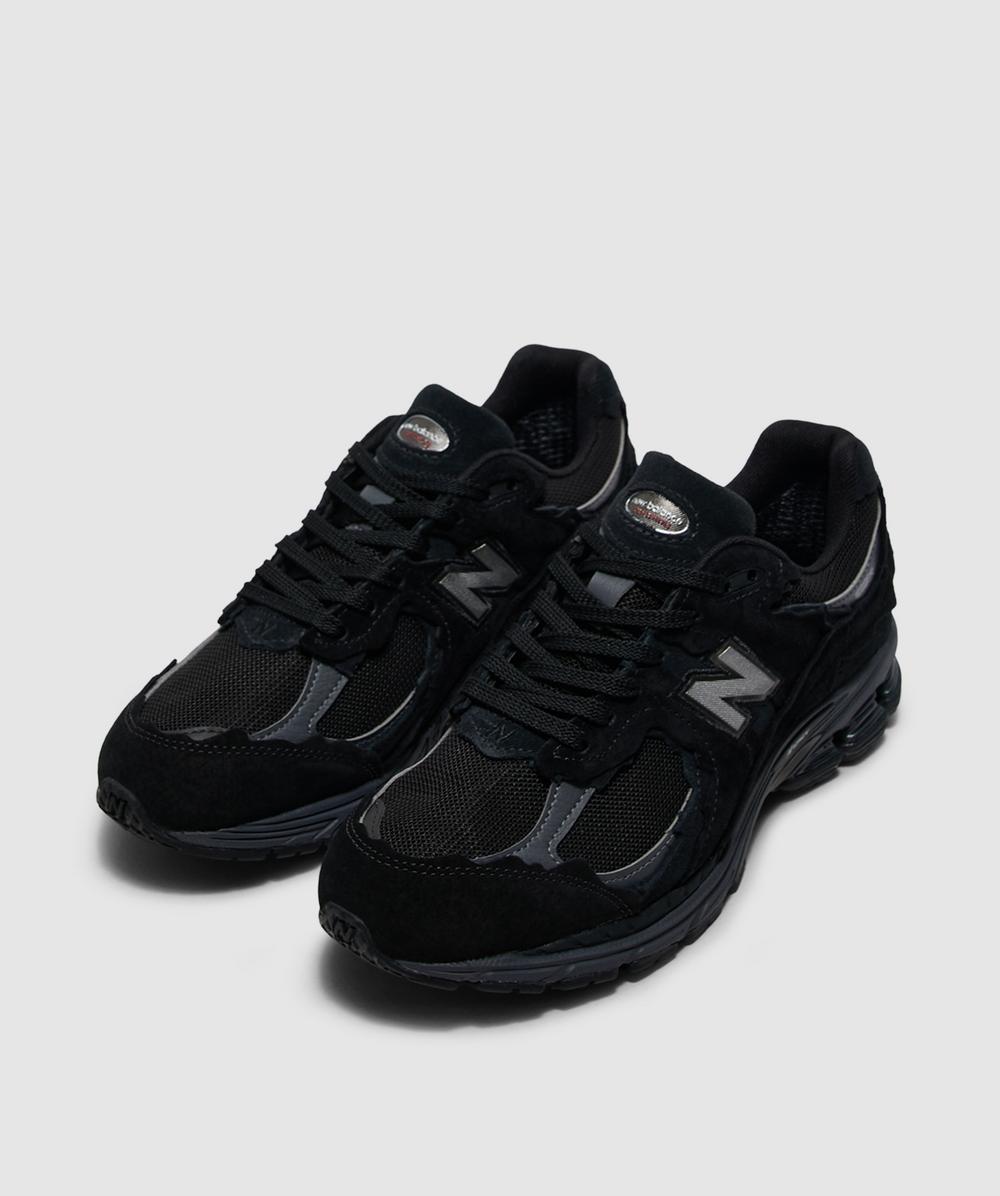 New Balance 2002R Gore-Tex protection pack sneaker | BLACK