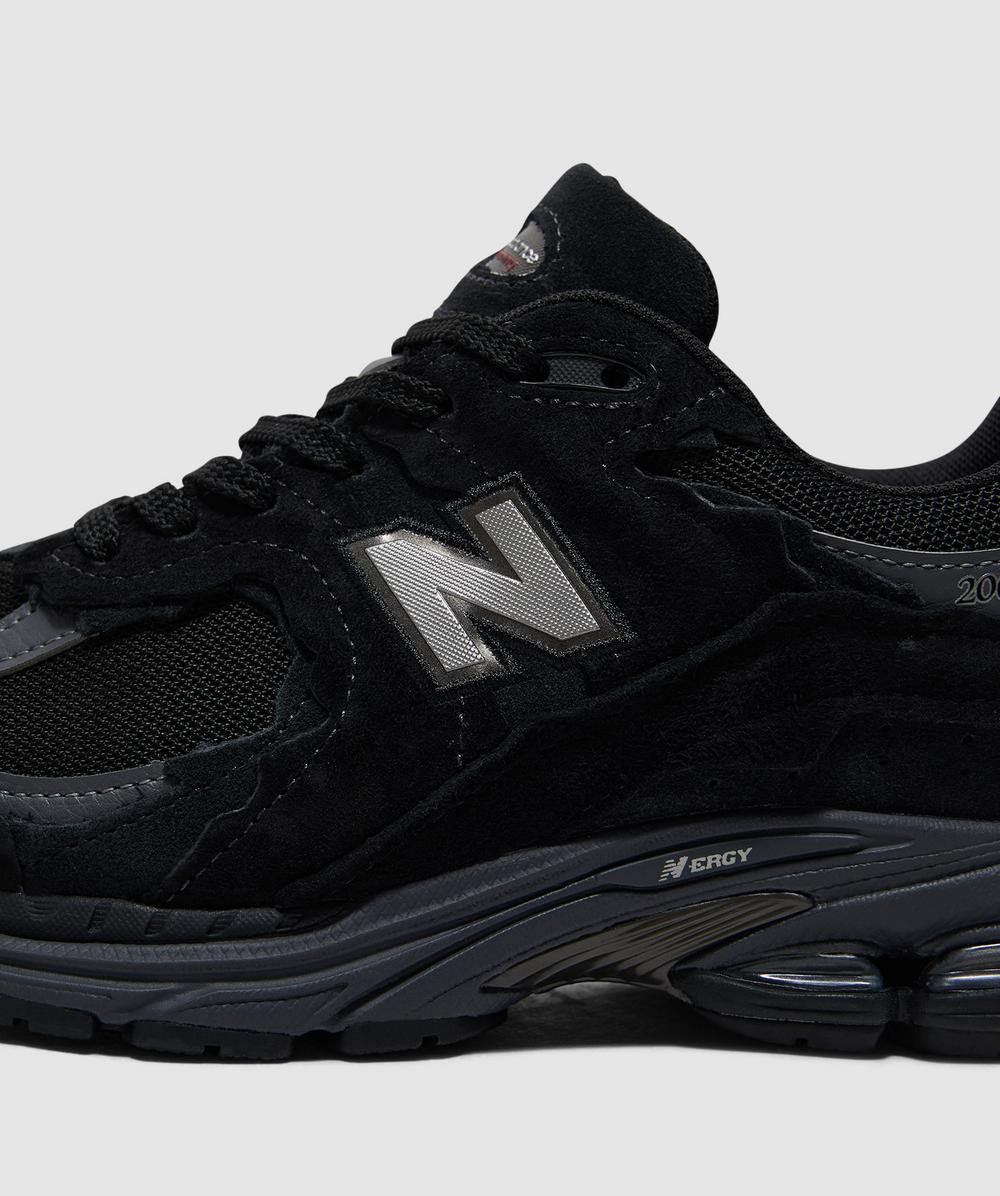New Balance 2002R Gore-Tex protection pack sneaker | BLACK