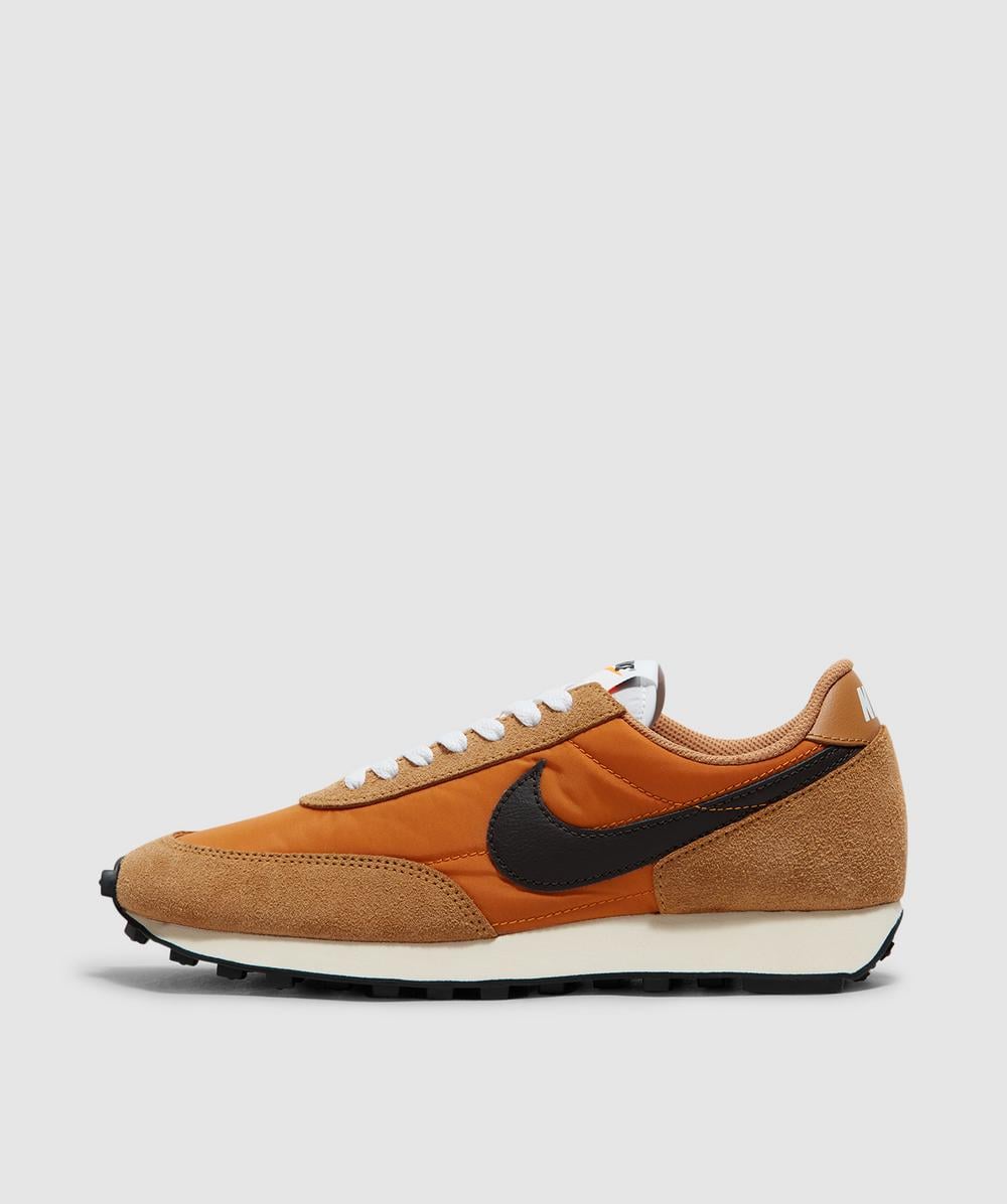 Nike Daybreak Sp Sneaker (Flax/Velvet Brown-Monarch-White-Pale Ivory-Black - 9) - Size 9 - Men's, Unisex