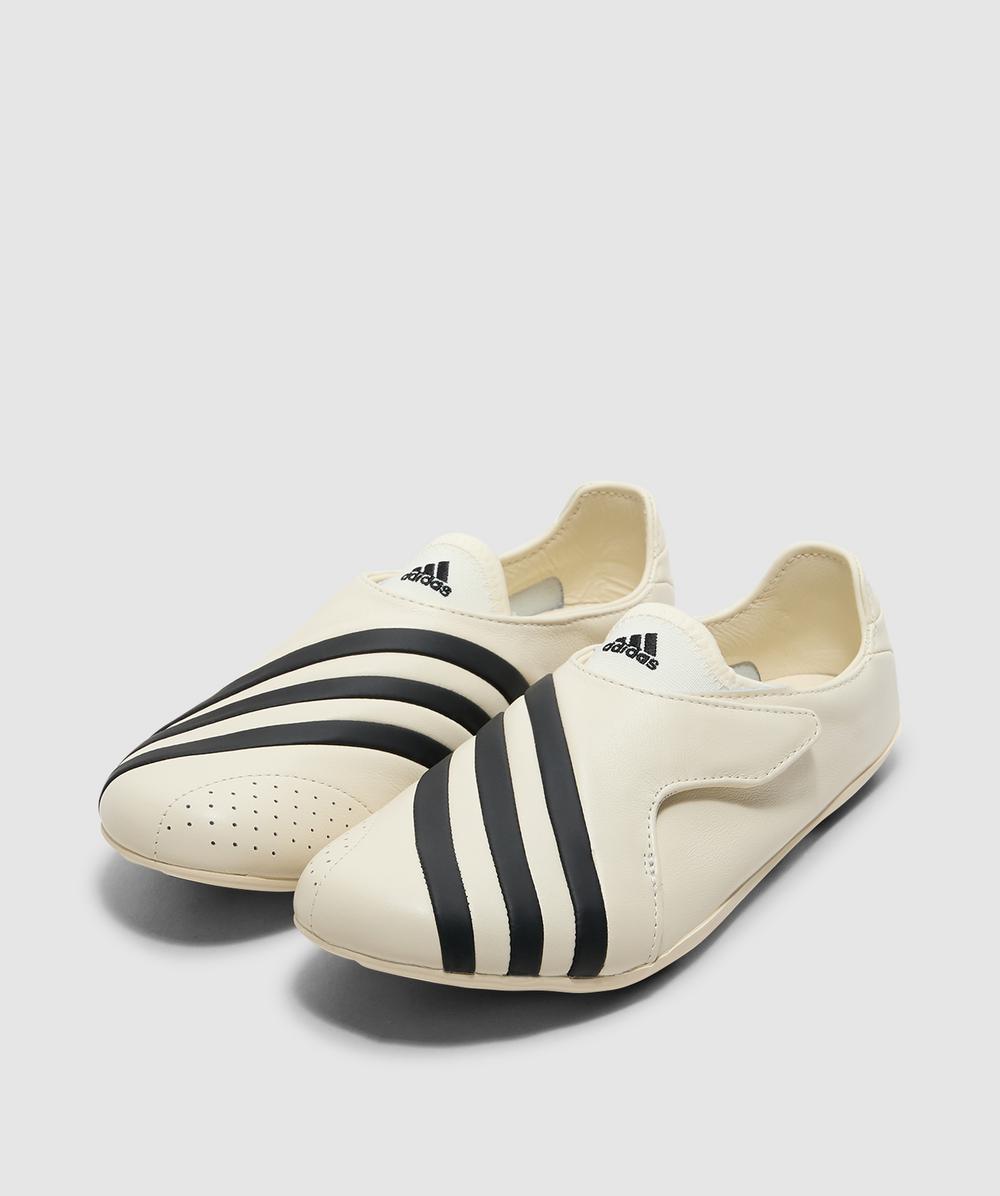 ふわり adidas x Pharrell vario flat earther sneaker | CORE WHITE/CORE