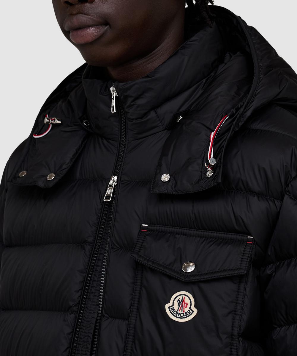 Moncler Verith chest logo down jacket | BLACK | SEVENSTORE