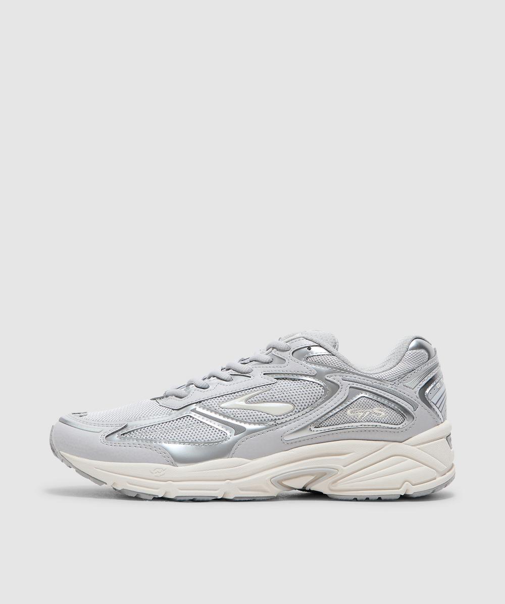 Brooks Adrenaline Gts 4 Sneaker In Grey