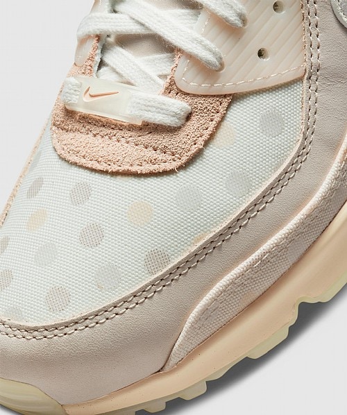 WOMEN'S AIR MAX 90 NRG SNEAKER WOMEN'S AIR MAX 90 NRG SNEAKER