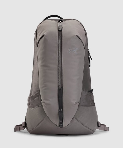 Arc'teryx Arro 22 Backpack In Cloud