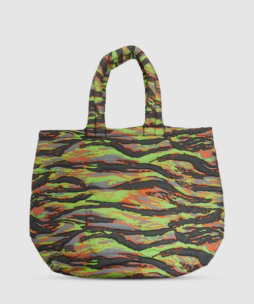 Erl Tiger Rave Printed Puffer Bag In Green