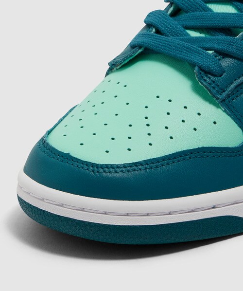 uk7 nike