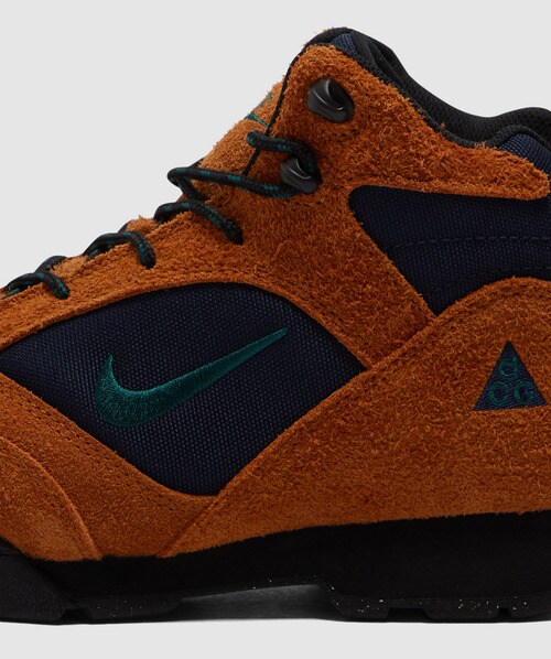 Nike walking boots sales