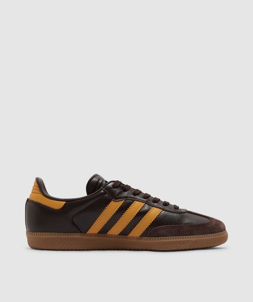 Black and yellow deals adidas samba