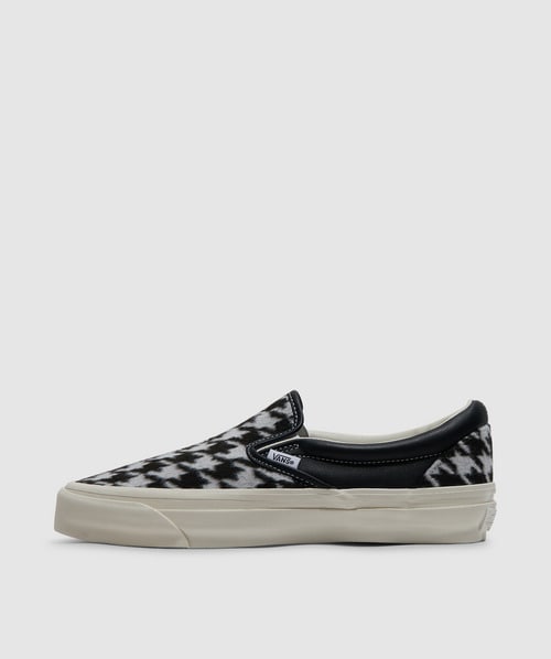 Slip on vans footasylum deals