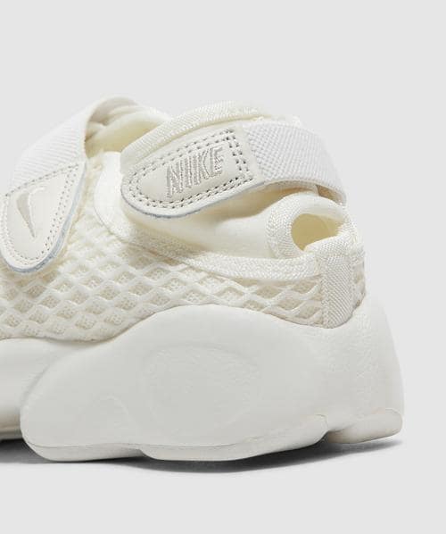 white nike rift infant