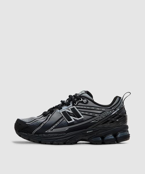 New Balance 2002R Gore-Tex protection pack sneaker | BLACK